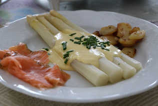 Traditional hollandaise sauce