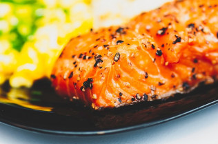Peppered salmon