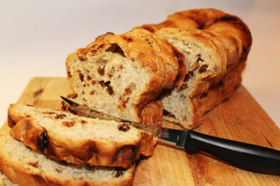 Sweet potato and raisin bread