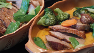 Duck with peppers and broccoli